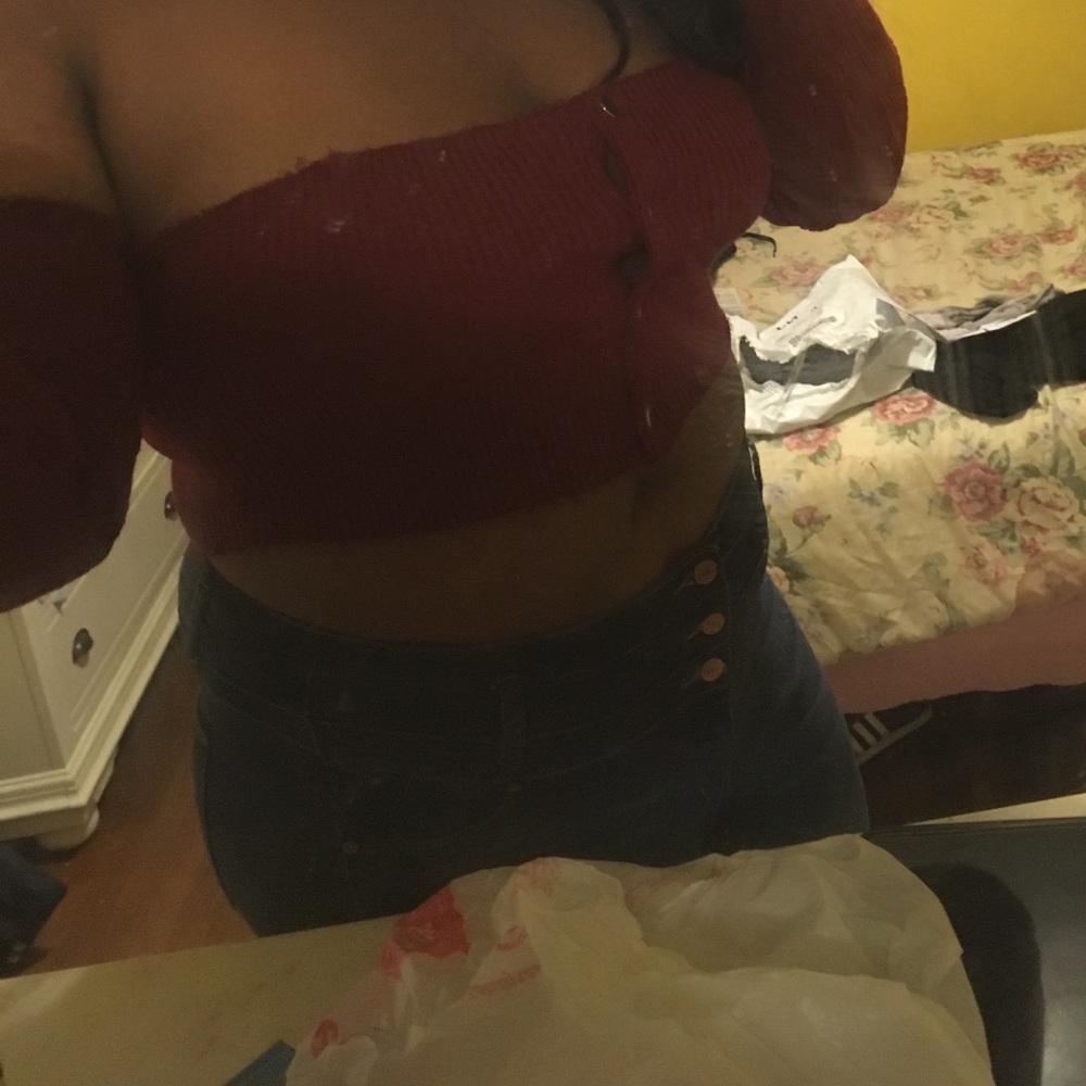 Red crop top with sleeves